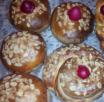 tsoureki bread easter